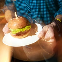 3/28/2016 tarihinde Burger Busters &amp;amp; Hookahfunkziyaretçi tarafından Burger Busters &amp;amp; Hookahfunk'de çekilen fotoğraf