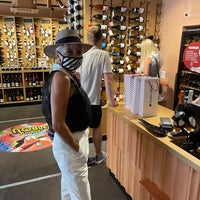 Foto tomada en Noble Wine Store  por K el 7/10/2021