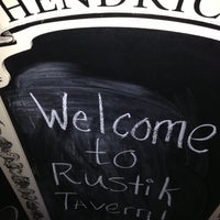 Photo prise au Rustik Tavern par Toby P. le10/7/2012