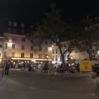 Photo taken at Place de la Contrescarpe by Elena N. on 5/14/2022