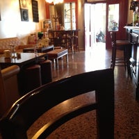 Foto tirada no(a) AlchimiA Lounge Bar por Mister R. em 10/21/2012