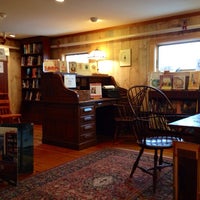 11/22/2013にJeff H.がOwl And Turtle Bookshopで撮った写真