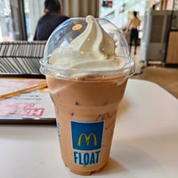 Photo taken at McDonald&amp;#39;s &amp;amp; McCafé by Цубаса М. on 6/23/2022