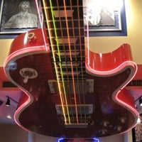 Photo taken at Hard Rock Cafe by Grace F. on 4/29/2013