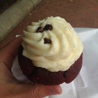 Photo taken at Curbside Cupcakes by Ela L. on 7/2/2013