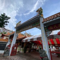 Photo taken at Ang Chee Sia Ong Temple 安濟聖王廟 by K C. on 8/20/2022