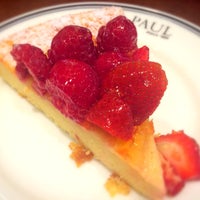 Photo taken at Paul Patisserie-Plaza Indonesia by Tirta P. on 8/29/2015