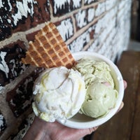 Photo taken at Jeni&amp;#39;s Splendid Ice Creams by Dionne J. on 10/20/2023