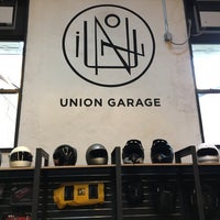 Foto tirada no(a) Union Garage por Rosemary L. em 12/10/2015