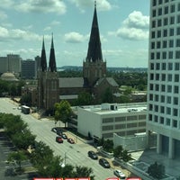 Das Foto wurde bei Holiday Inn Tulsa City Center von Ethan L. am 5/21/2016 aufgenommen