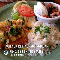 3/2/2013 tarihinde Sharonziyaretçi tarafından Hacienda Restaurant and Bar'de çekilen fotoğraf