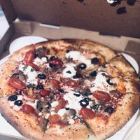 Foto scattata a Pieology Pizzeria da Bassam il 3/28/2018