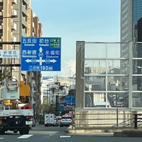 Photo taken at Nishi-shinjuku JCT by ざーめも on 3/30/2023