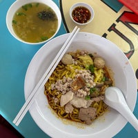 Photo taken at Hill Street Tai Hwa Pork Noodle by ntmyo on 7/30/2023