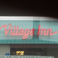 รูปภาพถ่ายที่ Village Inn โดย Amanda เมื่อ 2/16/2013