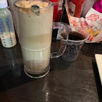 Photo taken at Red Robin Gourmet Burgers and Brews by Aida on 3/4/2019