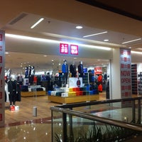 Photo taken at UNIQLO (ユニクロ) by Irvan e. on 11/6/2015