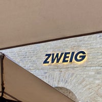 รูปภาพถ่ายที่ Zweig โดย Dmytro เมื่อ 6/21/2021