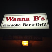 Foto scattata a Wanna B&amp;#39;s Karaoke Club &amp;amp; Restaurant da Kira T. il 3/14/2015