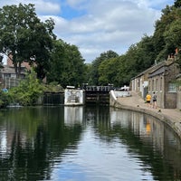 Photo taken at Old Ford Lock (Regent&amp;#39;s Canal) by Julian S. on 8/14/2021