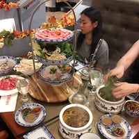 Das Foto wurde bei Da Tang Zhen Wei Restaurant von Cara Cara O. am 7/20/2018 aufgenommen