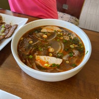 6/10/2021 tarihinde Cara Cara O.ziyaretçi tarafından Huong Viet Vietnamese Cuisine'de çekilen fotoğraf