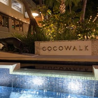 Foto tomada en CocoWalk Shopping Center  por Cara Cara O. el 10/12/2021