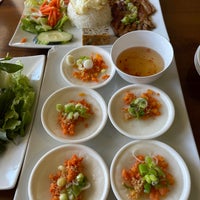 Снимок сделан в Huong Viet Vietnamese Cuisine пользователем Cara Cara O. 6/10/2021