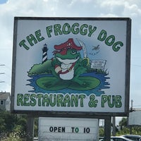 Foto tirada no(a) The Froggy Dog por Sharon M. em 9/11/2020