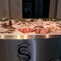 4/26/2014에 Andrew B.님이 Serena&amp;#39;s Seafood에서 찍은 사진