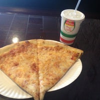 1/23/2013にCharlie B.がGianna&amp;#39;s Pizza Centerで撮った写真