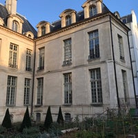 Photo taken at Jardin Francs Bourgeois-Rosiers by Mike O. on 11/11/2016