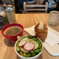 Photo taken at Le Pain Quotidien by Yelena J. on 11/5/2022