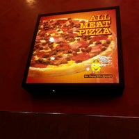 รูปภาพถ่ายที่ Happy&amp;#39;s Pizza โดย Ashley P. เมื่อ 5/1/2013