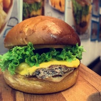 Foto diambil di Boodi&amp;#39;s Burger oleh ᴡ A. pada 4/28/2018
