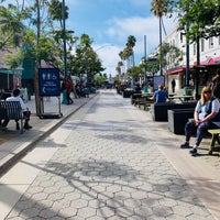 Photo taken at Third Street Promenade by Bandar_ on 8/14/2019