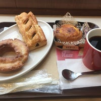 Photo taken at Mister Donut by medako on 10/3/2018