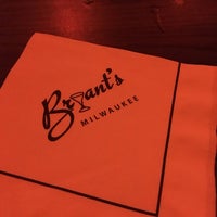 รูปภาพถ่ายที่ Bryant&amp;#39;s Cocktail Lounge โดย Roxie B. เมื่อ 11/18/2018