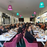 Foto diambil di Tağa Cafe &amp;amp; Restaurant oleh Mesut Y. pada 10/21/2017