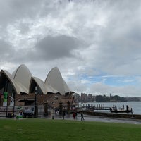 Photo taken at The Opera House to the Botanic Gardens Walk by JANICE💯 on 3/18/2019