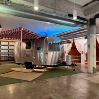 Foto diambil di Airbnb HQ oleh JANICE💯 pada 10/13/2022
