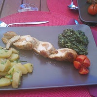 Foto tomada en Chili Restaurante &amp;amp; Lounge Bar  por ★м¥tzħغℓ★ el 6/27/2014