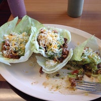 Foto scattata a Albert&amp;#39;s Fresh Mexican Food da Erin T. il 4/8/2014