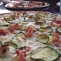 4/22/2013에 Nina L.님이 Pizzeria Giove에서 찍은 사진