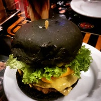Photo taken at Jeti&amp;#39;s Burger &amp;amp; Grill by Wan Bergh T. on 6/22/2015