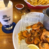 Photo taken at Bubba Gump Shrimp Co. by Swarm A. on 12/28/2022
