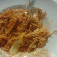 Photo prise au Wok to Walk par Monika K. le10/23/2013