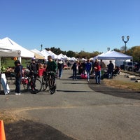 Foto tirada no(a) West End Farmers Market por Nicole G. em 10/21/2012