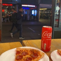 Das Foto wurde bei New York Pizza von Mashael am 9/20/2022 aufgenommen