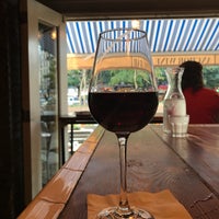 8/10/2017 tarihinde Jaro G.ziyaretçi tarafından Anchor Wine Bar'de çekilen fotoğraf